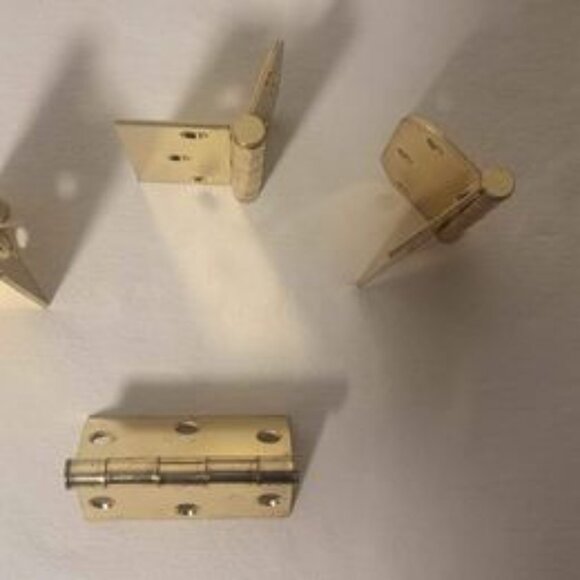 Set of 4 Golden tone,  3-hole hinges - Picture 5 of 8